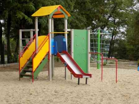 Mieszkańcy sami odnowili plac zabaw dla dzieci