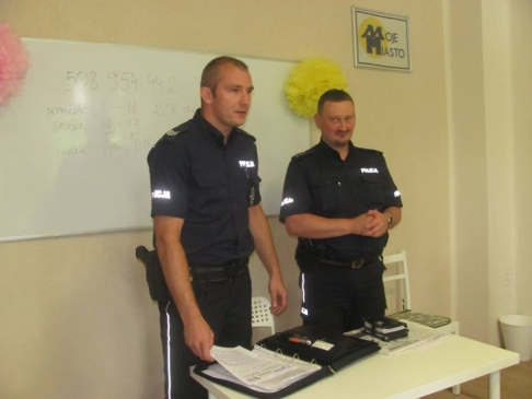 Zajęcia świetlicowe dla seniorów - Spotkanie z policjantami